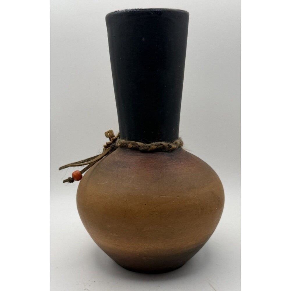 🪶🐻 Red Clay Indian Pottery Vase w/ Leather Band & Feathers – Bear Design 7” 🏺 - Picture 4 of 9